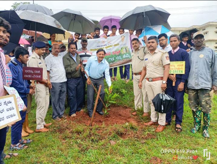  ಮೊರಾರ್ಜಿ ಪಿಯೂ ಕಾಲೇಜಿನಲ್ಲಿ ‘ನನ್ನ ಗಿಡ ನನ್ನ ಹೆಮ್ಮೆ’ ಯೋಜನೆಯಡಿ ವನ ಮಹೋತ್ಸವ