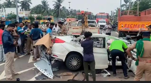  ಚೆನ್ನೈ : ಭೀಕರ ವಾಹನ ಅಪಘಾತ: ನಾಲ್ವರು ಯುವಕರು ಸ್ಥಳದಲ್ಲೇ ಸಾವು.